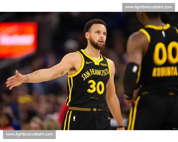 绝杀！库里最后时刻超神三分，勇士惊险晋级！